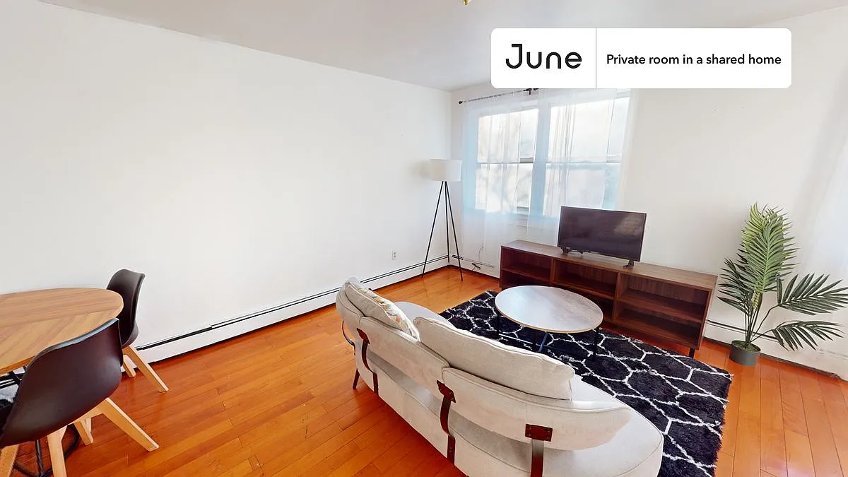 Queen bedroom in 2 bed/2 bath home in Fort Greene #1822 A — Photo 4
