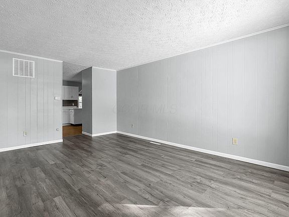 4th image of 228 Currier Dr