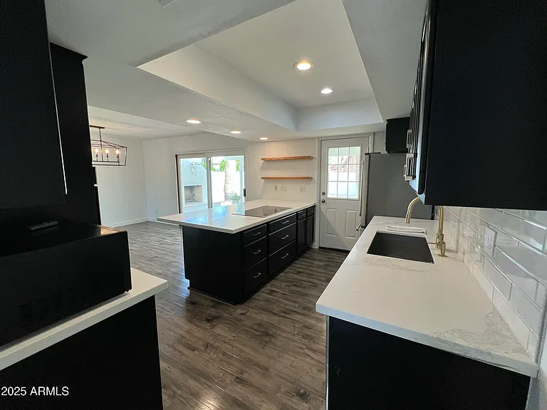 8744 E Rose Ln — Photo 6