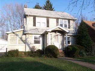 941 Roanoke Rd, Cleveland Heights, OH 44121