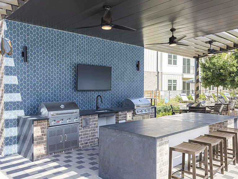 Broadstone Creekside apartments community photo