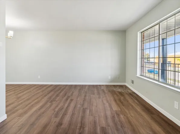 21121 Hayes Rd, Eastpointe, MI 48021