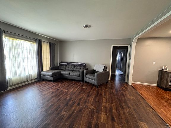 4th image of 726 Arthur St