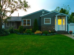 2941 Murdock Rd, Wantagh, NY 11793