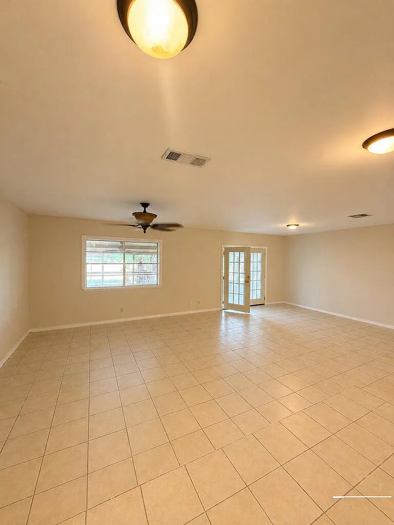 3 bed, 2.0 bath, 1701 sqft, $1,900 — Photo 4