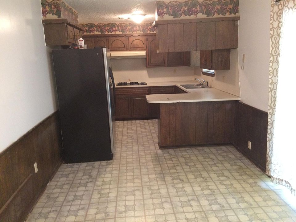 2nd image of 612 Howard Ct