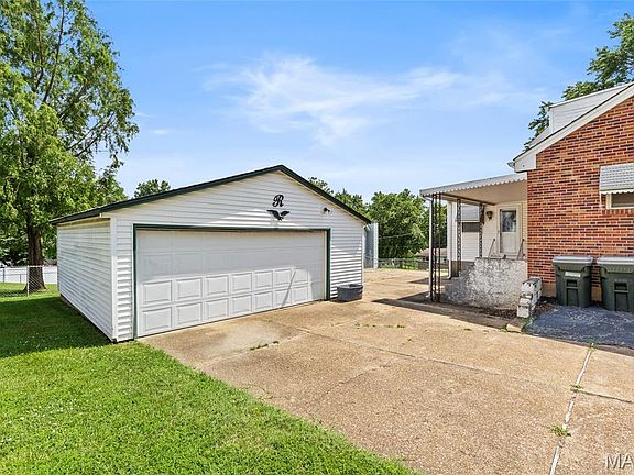 5th image of 2096 Lonedell Rd