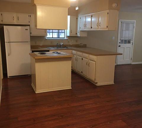 4th image of 218 Oakwood Dr