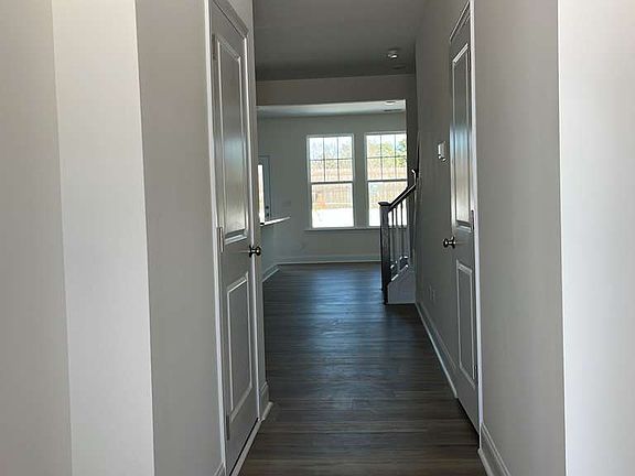 5th image of 16 Amaryllis Ln