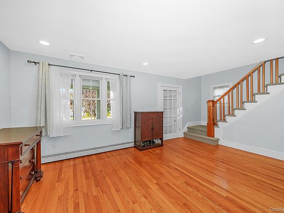 4th image of 209 Claxton Avenue