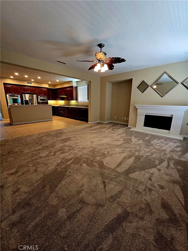 4 bed, 2.5 bath, 2698 sqft, $4,395 — Photo 4