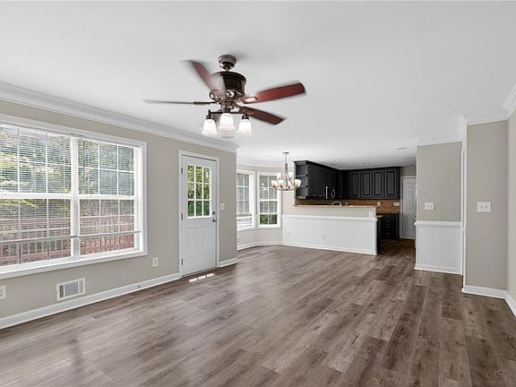 2nd image of 625 Harbor Bay Dr