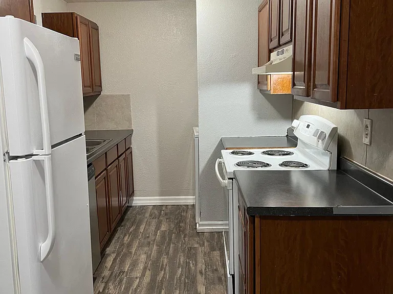 1729 Houston Ave — Photo 8
