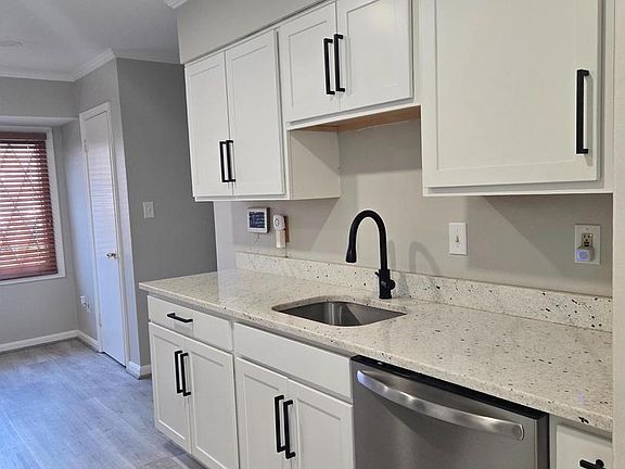 4th image of 5825 Suitland Rd