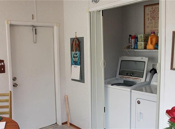 5th image of 126 Broward Ave