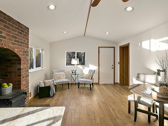 4th image of 26717 SE Ravensdale Pl