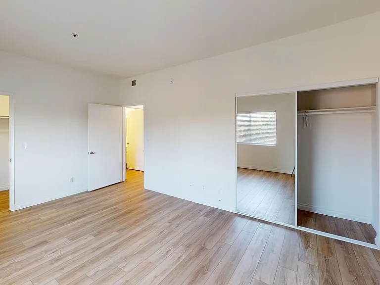 Highland Villa Apartments — Photo 28