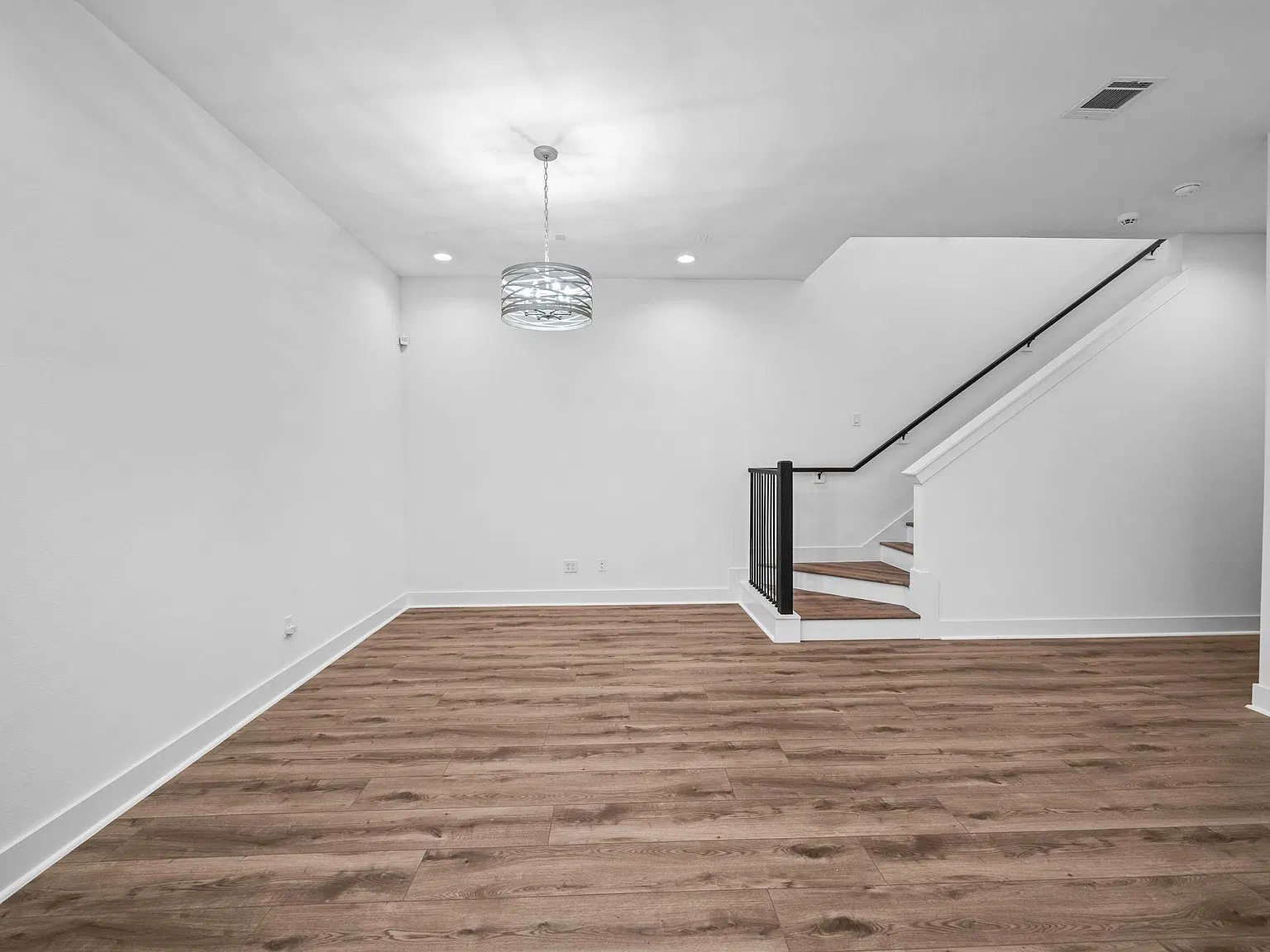 4 bed, 3.0 bath, 2300 sqft, $3,100 — Photo 3