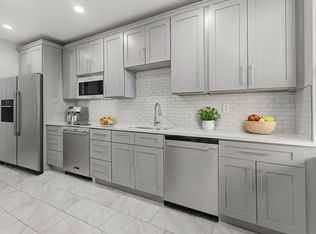 615 E 60th St #1F, Chicago, IL 60637