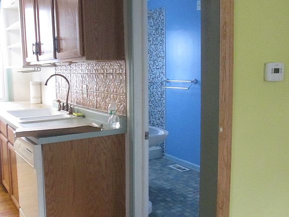 4th image of 606 S Circle Dr