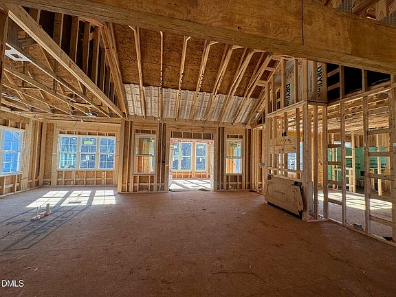 3rd image of 935 Lynch Rd