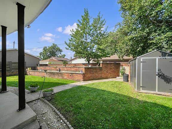 4th image of 3936 Clarence Ave