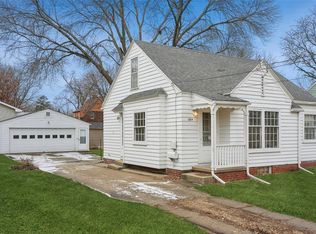 1604 45th St, Des Moines, IA 50310