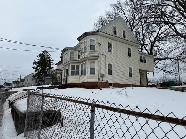 39 Moore St, Lowell, MA 01852
