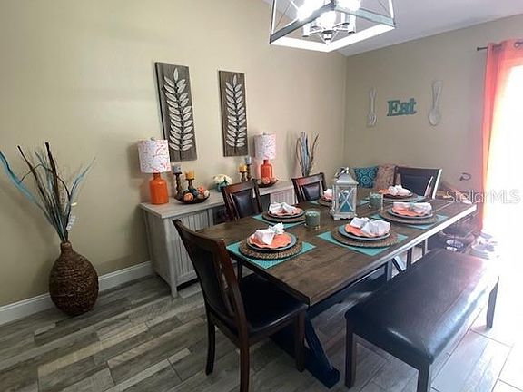 5th image of 581 Finch Ct