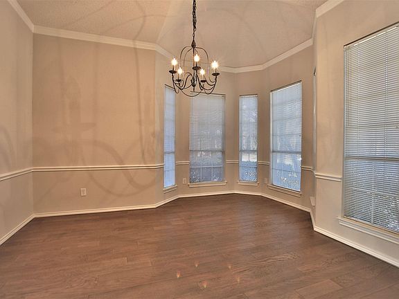 4th image of 3114 Stonehenge Dr