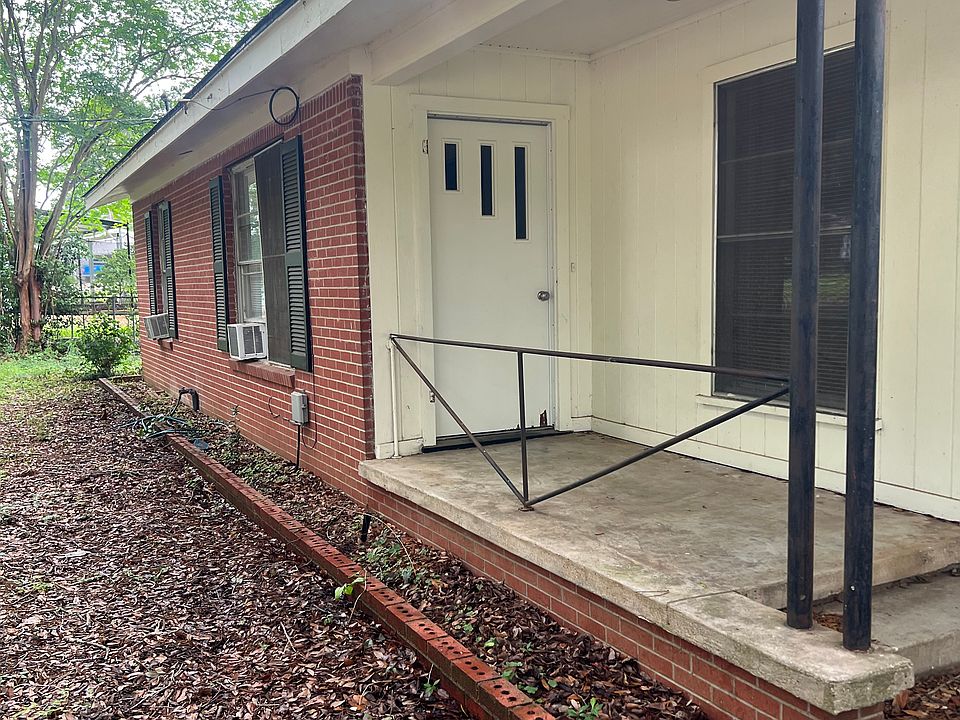 1st image of 1212 N Hackberry Ave
