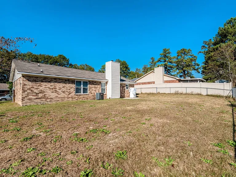2937 Dahlia Dr — Photo 34