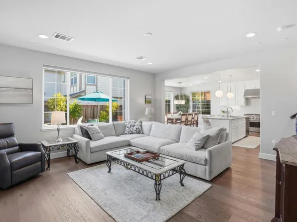 271 10th St, Marina, CA 93933