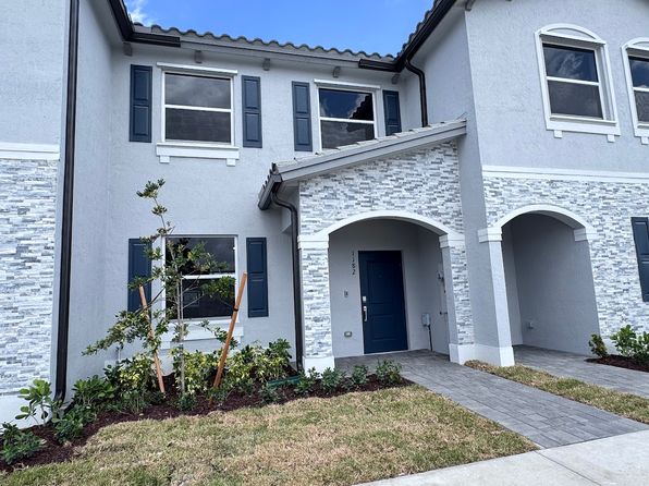 1182 SE Palm Ter #1182