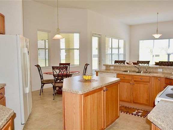 3rd image of 3844 Shoreside Dr
