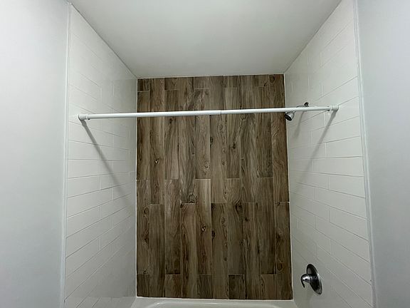 4th image of 467 Fairview Ave Floor 2