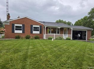 2057 Forest Heights Dr, Flint, MI 48507