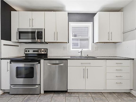 2nd image of 1124 W 77th St
