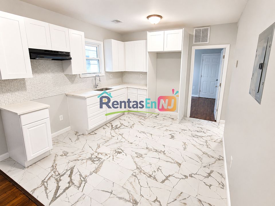 1st image of 508 Norwood St Floor 2
