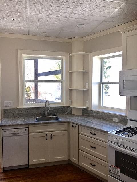 Granite kitchen with dishwasher