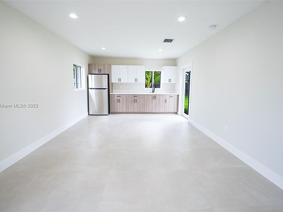 5th image of 11820 SW 189th St