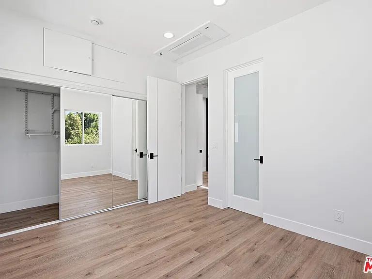 11615 Burbank Blvd #3/4 — Photo 14