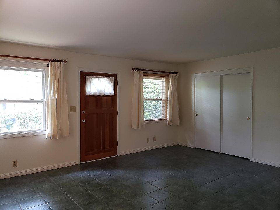 Main room with very good closet space