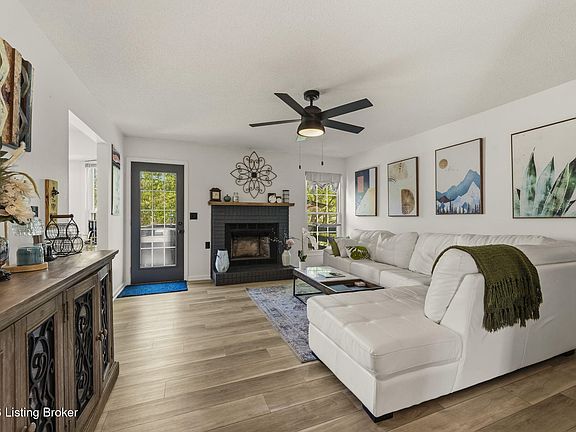 2nd image of 2027 Oak Meadow Dr