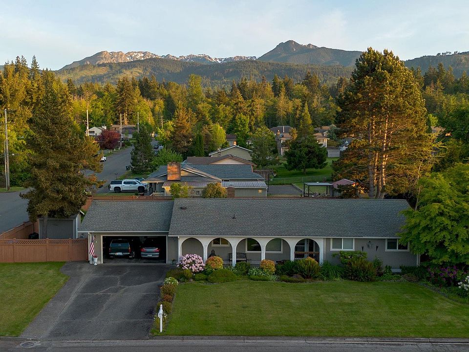 1st image of 230 E Hawthorne Pl