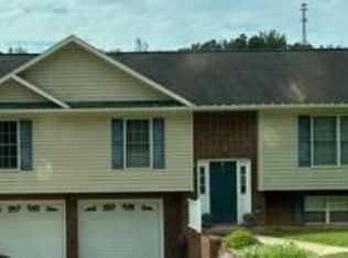 175 Hunters Run Ln, Mt Carmel, TN 37645