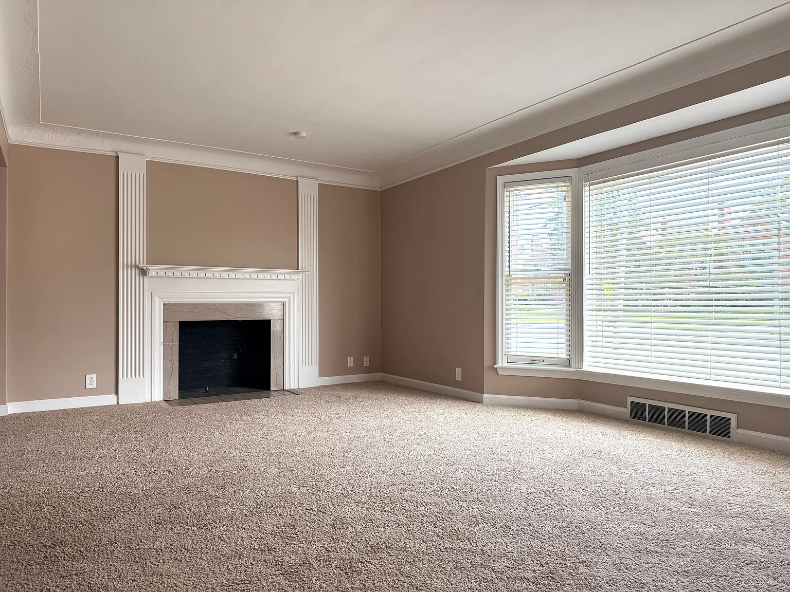 2 bed, 1200 sqft, $1,434 — Photo 3