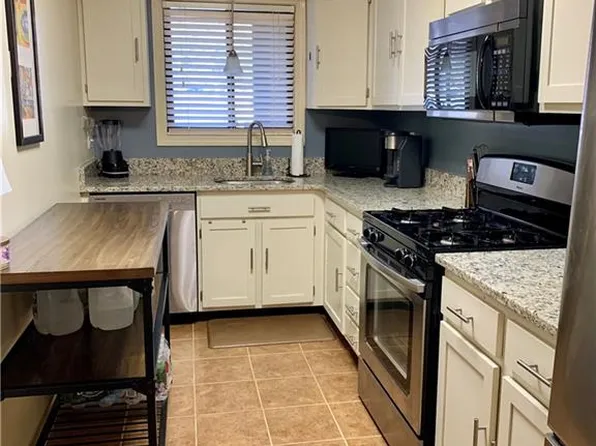 650 E Greenwich Ave APT 5-102, West Warwick, RI 02893