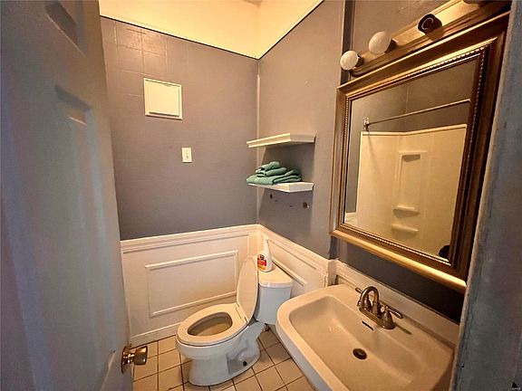 5th image of 2455 Delmar Ave