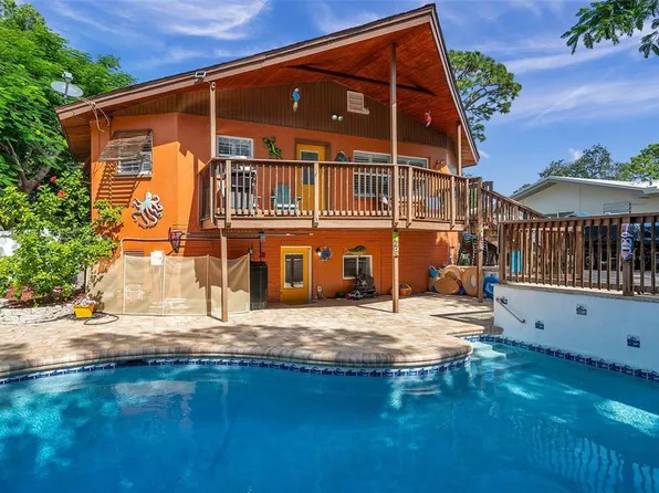 1261 12th Ct SW, Largo, FL 33770